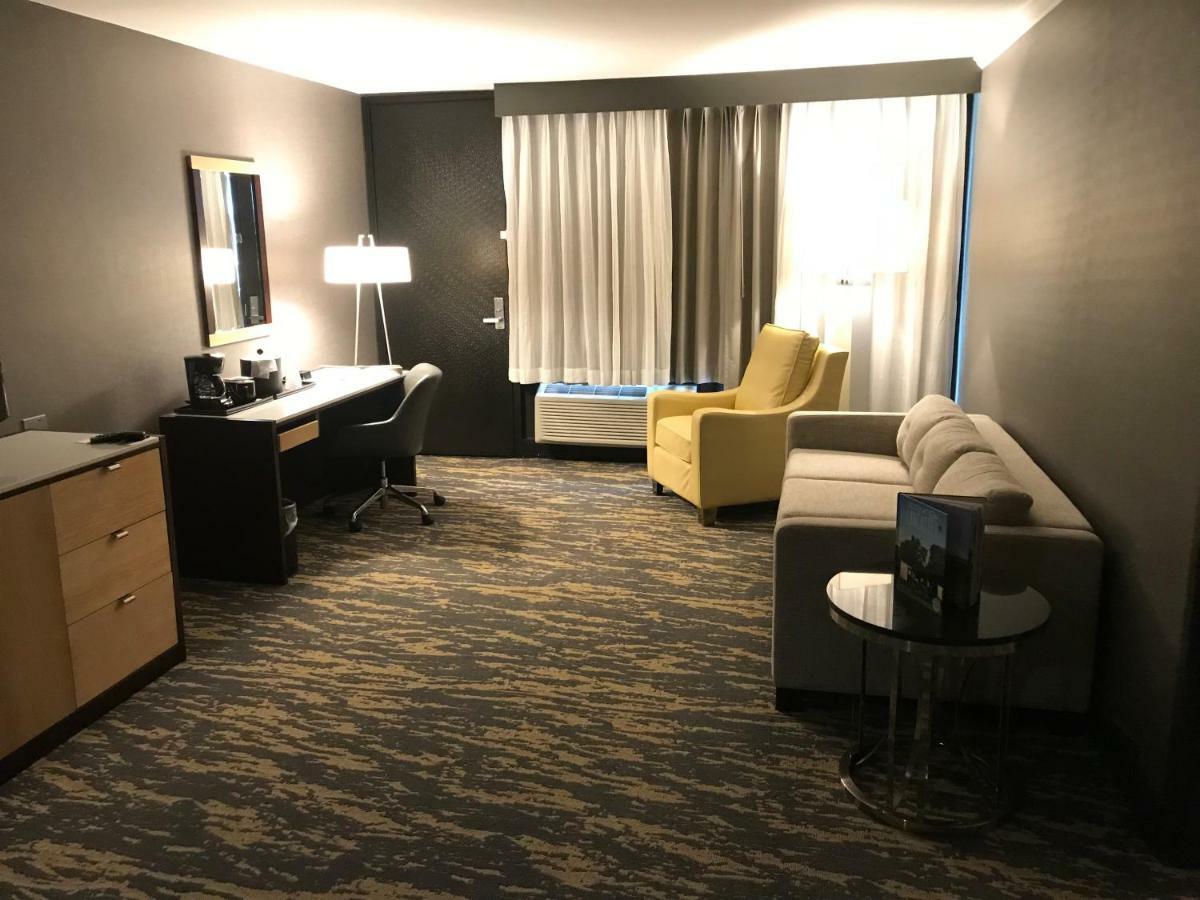 2 Queen Beds, One Bedroom Pool View Suite, Non-Smoking